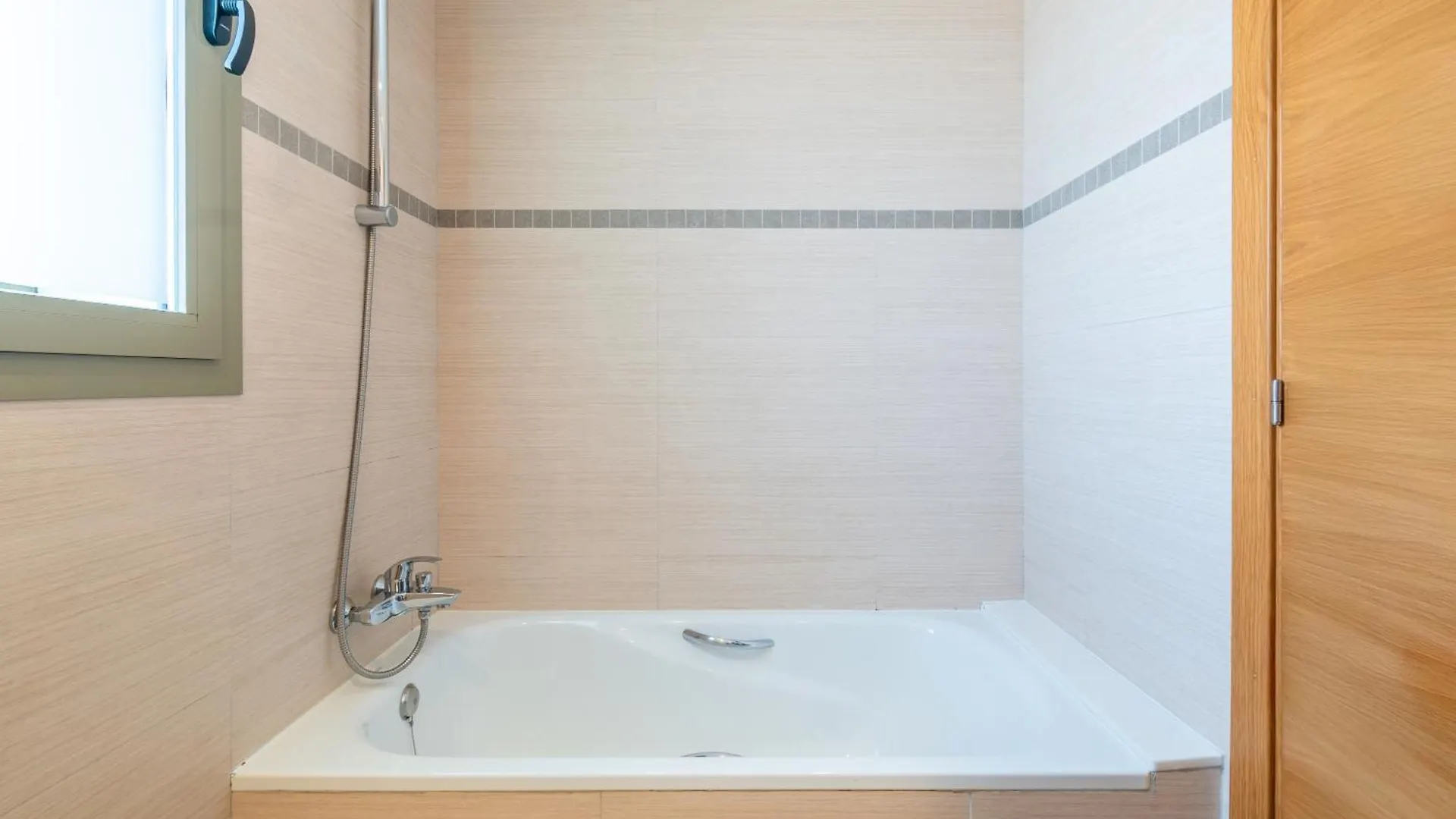 Astur - Moderno Chalet Con Piscina Puigderrós スペイン