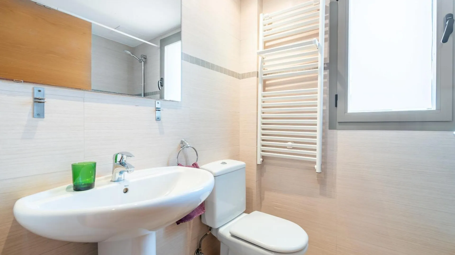 ヴィラ Astur - Moderno Chalet Con Piscina Puigderrós スペイン